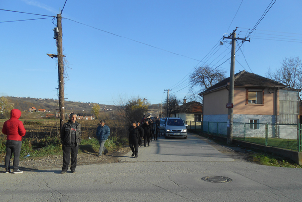 Велика туга на гробљима код Крагујевца: Слађана којој су код Ниша погинули муж и рођен брат нема од бола, мештани шапатом говорили о жртвама